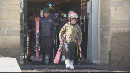 Pakistan girl defies disability with skiing skills