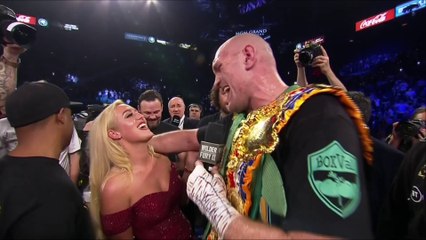 Tyson Fury chante 'American Pie' sur le ring après sa victoire !