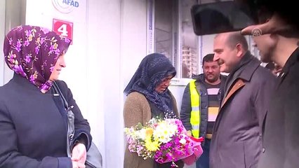 Bakan Soylu, konteyner kentteki depremzedeleri ziyaret etti