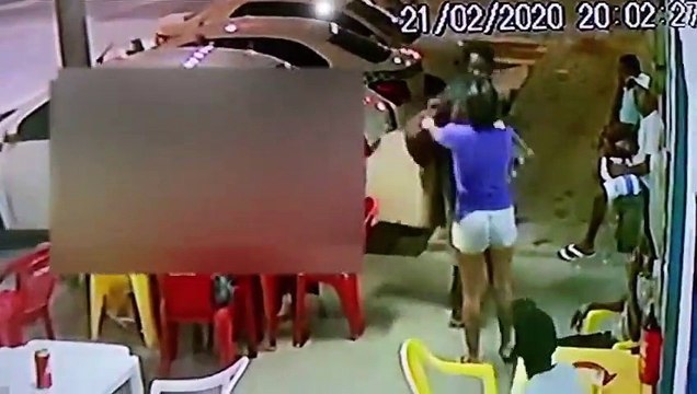 Video mostra morador de rua sendo esfaqueado por mulher em Sooretama (ES)