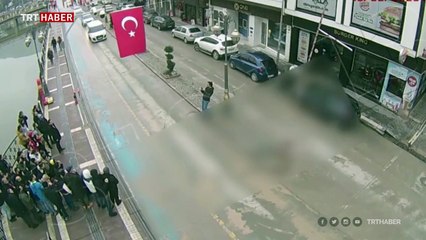 Polisten gülümseten anons: Bir, iki, üç gülümseyin çekiyorum