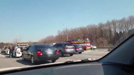 경부고속도로에서 차량 추돌...운전자 1명 부상 / YTN