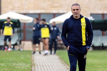 Fenerbahçeli taraftarlar, Tolgay'ı ilk 11'e alan Ersun Yanal'a tepki gösterdi
