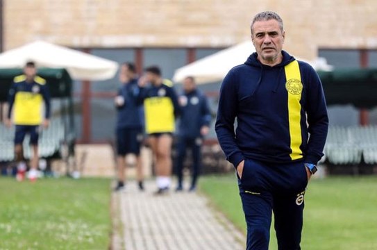 Fenerbahçeli taraftarlar, Tolgay'ı ilk 11'e alan Ersun Yanal'a tepki gösterdi