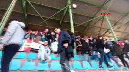 Edirne 'bilinçli taraftar, temiz çevre' sloganıyla tribünü temizlediler