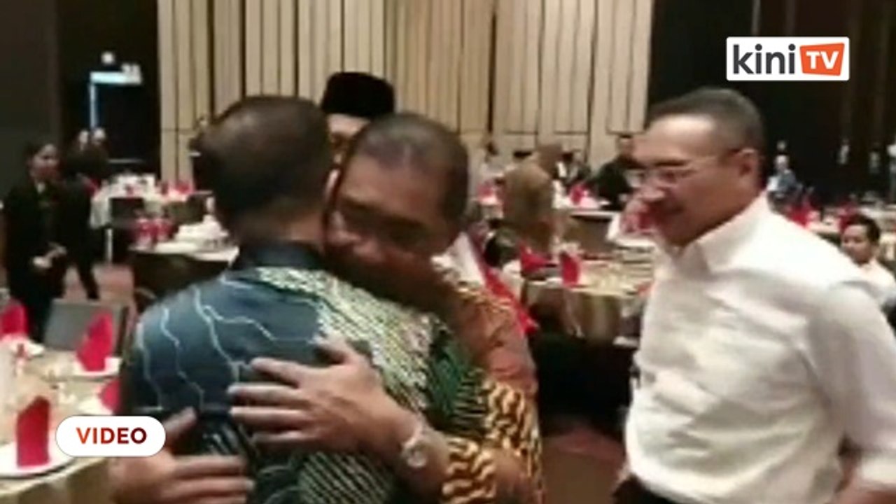 Azmin peluk pemimpin Umno dan Pas, disambut tepukan ketika makan malam