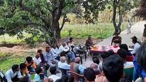 इटावा -ग्राम भीखनपुर में थाना प्रभारी ने किया ग्रामीणों को किया जागरूक