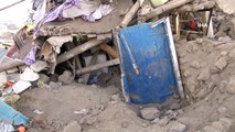 Başkale'deki depremden geriye kalan enkaz yığınları