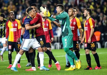 Derbide tansiyon yükseldi! İki takım oyuncuları tartıştı