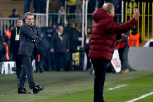 Fenerbahçe - Galatasaray derbisinde Ersun Yanal kırmızı kart gördü