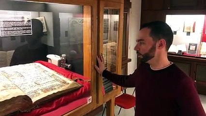 Dans la salle du trésor de la médiathèque de Saint-Dié-des-Vosges