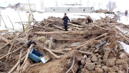 Depremde hasar gören Başkale'deki Özpınar mahallesi