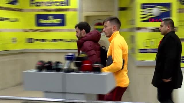 Spor fenerbahçe ve galatasaray takımları stattan ayrıldı