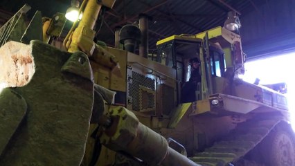 Caterpillar Dozer D11R - Leaving The Service Unit