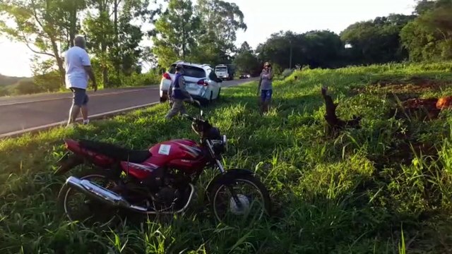 Motociclista se fere em batida contra a traseira de carro na PR-180, na região de Rio do Salto