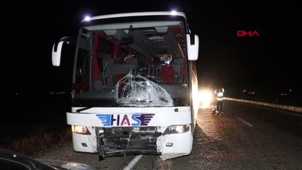 Yolcu otobüsü ile otomobil çarpıştı, aynı aileden 3 ölü 1 yaralı