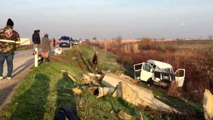 İşçi servisi ile otomobil çarpıştı: 13 yaralı