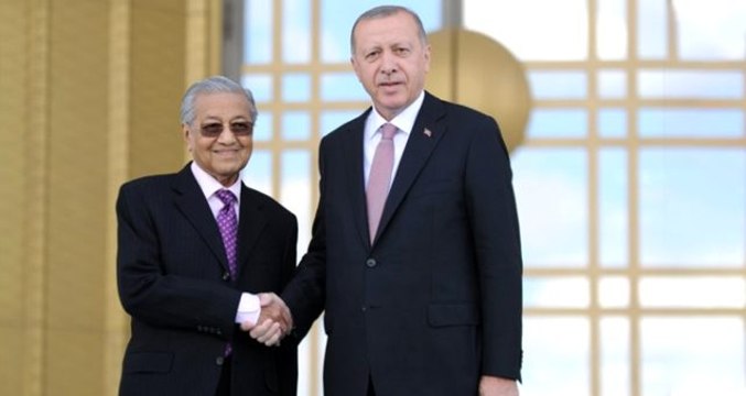 Malezya Başbakanı Mahathir Muhammed, koalisyon hükümetini kuramadığı için istifa etti