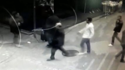 Genç kızın telefonunu çalan iki şüpheli tutuklandı