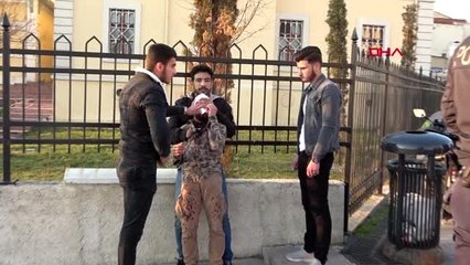 Fatih camii'nin avlusunda bıçaklı kavga