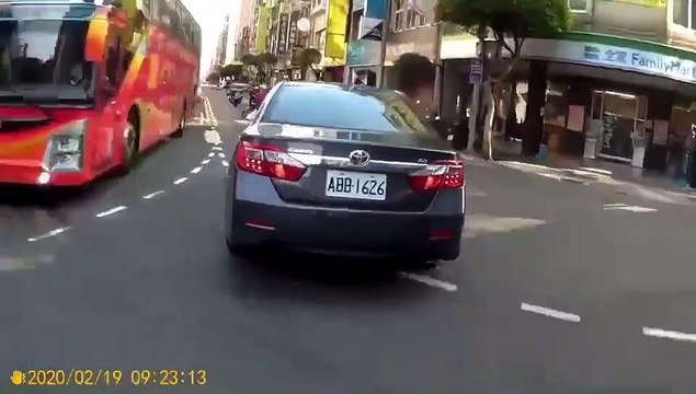 Son bon réflexe a sauvé la vie de ce cycliste