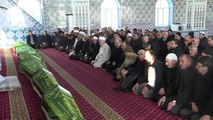 İçişleri Bakanı Soylu, depremde hayatını kaybedenler için düzenlenen cenaze namazına katıldı