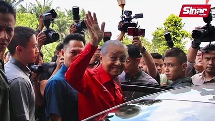 Descargar video: Tun M letak jawatan, siapa PM-8?