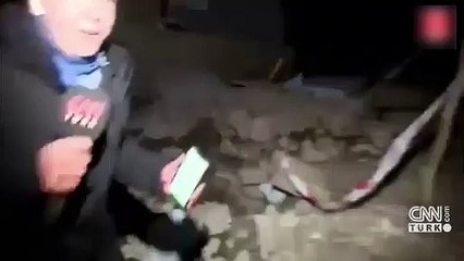 Korku dolu anlar! Kadın muhabir canlı yayında depreme yakalandı