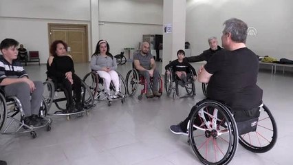 Milli dansçı engelleri aşıp azmiyle başarıya koşuyor