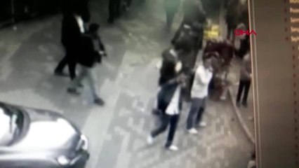 Adana çiçek alan öğrencinin cep telefonunu çaldılar