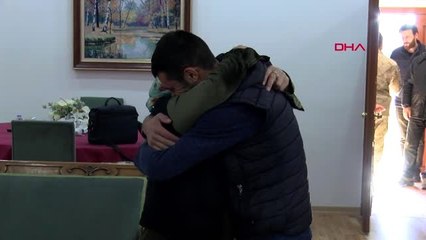 Diyarbakır hdp önündeki ailelerden biri daha evladına kavuştu-3