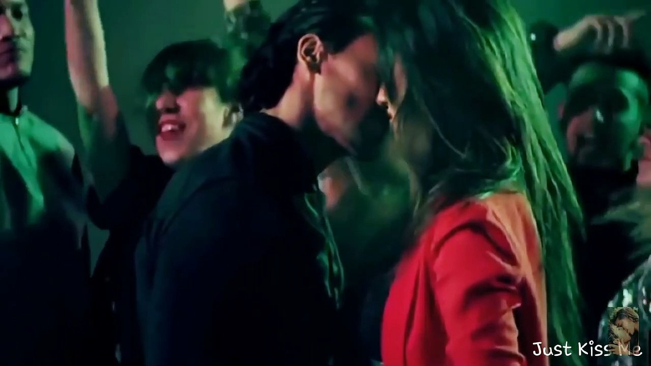 Tiger Shroff & Disha Patani all Kisses