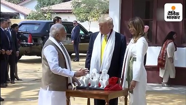 विजिटर बुक में गांधीजी के बारे में लिखना भूले ट्रम्प