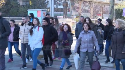 Télécharger la video: Frika nga Koronavirusi, mbyllet shkolla e parë private në Shqipëri