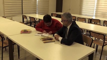 Halk kütüphanesinin "özel okuru" Mehmet Arda