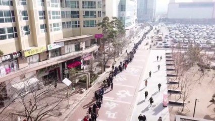 Corée du sud: des centaines de personnes font la queue pour acheter des masques