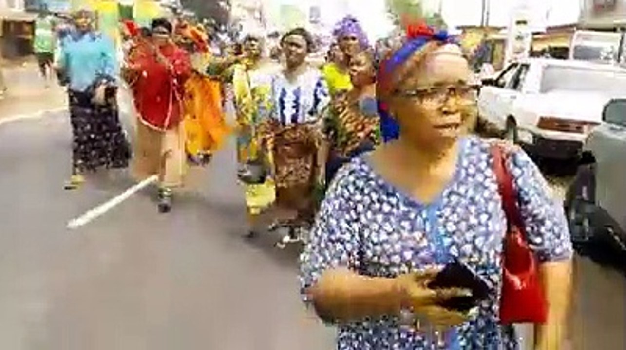 Des femmes dans la rue contre le 3e mandat d'Alpha Condé