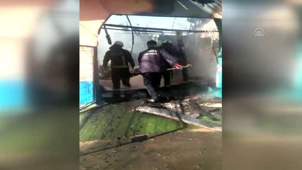 Yangın çıkan evde mahsur kalan kişiyi arkadaşı pencereyi kırarak kurtardı