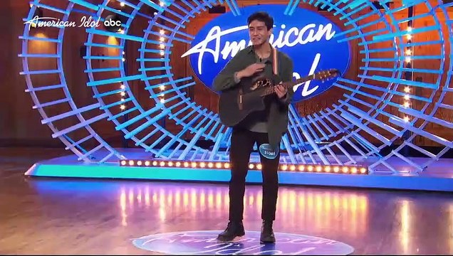 Katy Perry faints from 'gas leak' during 'American Idol' auditions