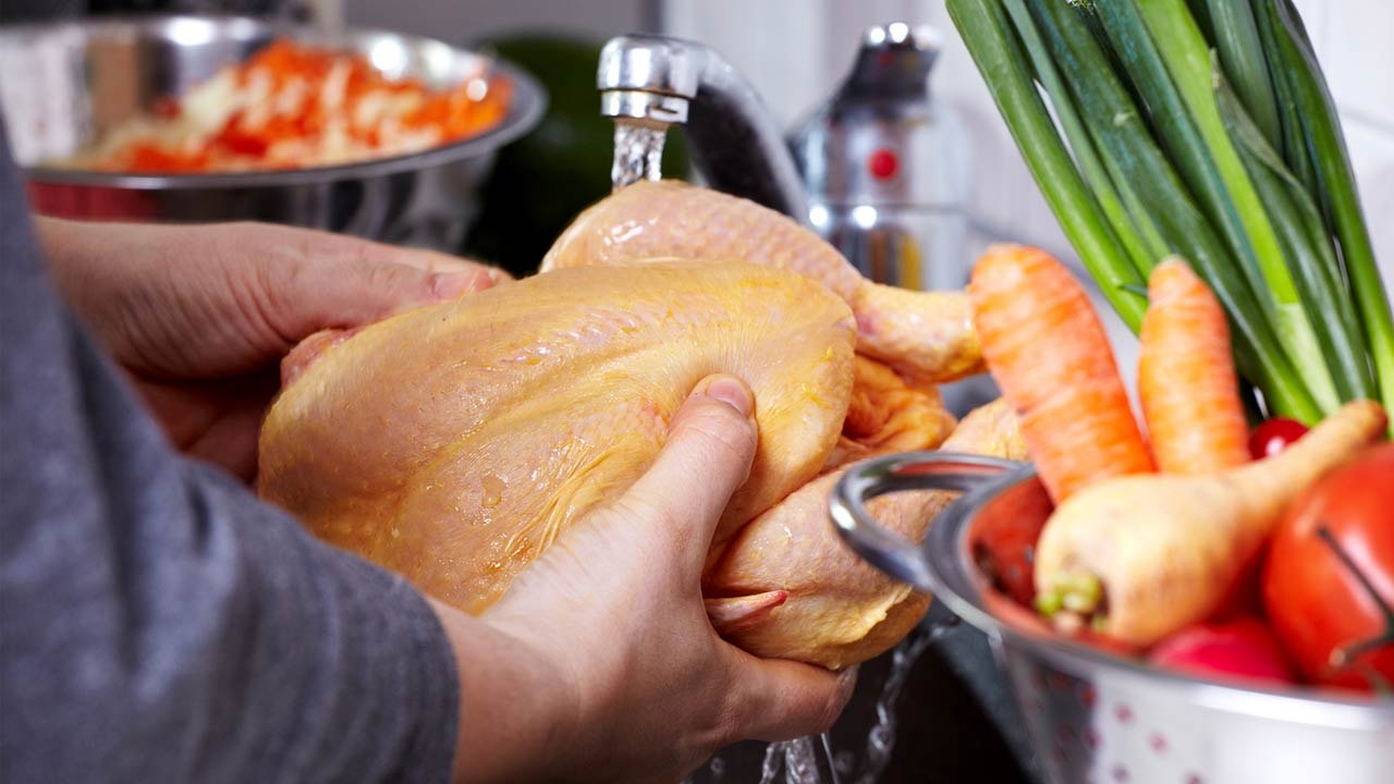 Hühnchen: Waschen oder nicht?