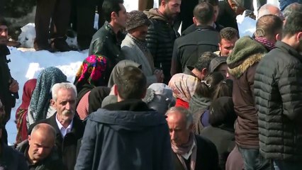 Depremde hayatını kaybedenler toprağa verildi - VAN