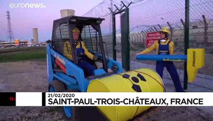 شاهد: نشطاء السلام الأخضر يقتحمون محطة نووية لتوليد الطاقة في فرنسا