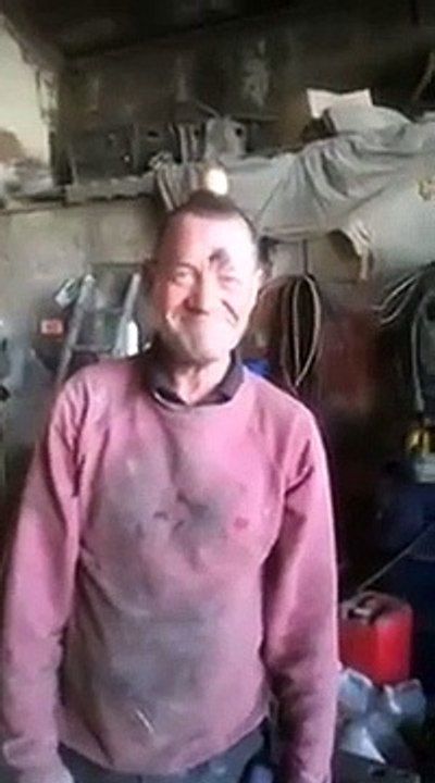 Découvrez la réaction de cet homme en croyant q...