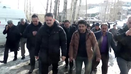 Bakan Pakdemirli, Başkale'de depremden etkilenen mahalleleri ziyaret etti