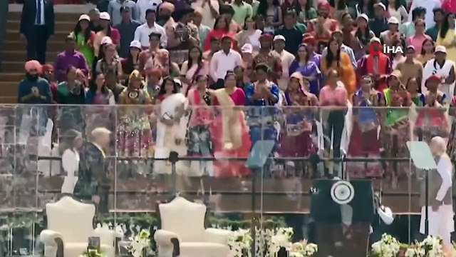- ABD Başkanı Trump: “Ülkelerimiz için harika bir anlaşmaya varabileceğimizi düşünüyorum'- ABD Başkanı Donald Trump, on binlerce Hindistanlıya hitap etti