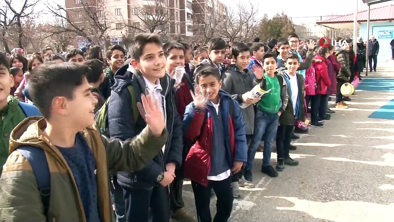 Depremde hayatını kaybeden Ömer Asaf'ın sınıf arkadaşları gözyaşlarını tutamadı