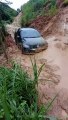 Carro atolado na Serra da Aliança, no ES