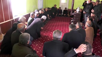 Bakan Pakdemirli, Başkale'de depremden etkilenen mahalleleri ziyaret etti - VAN