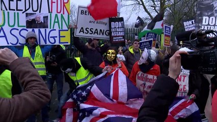 Vivienne Westwood amongst protesters at Assange hearing