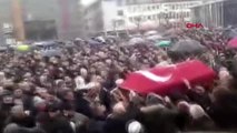 Hanau'da ırkçı saldırının kurbanları için cenaze töreni